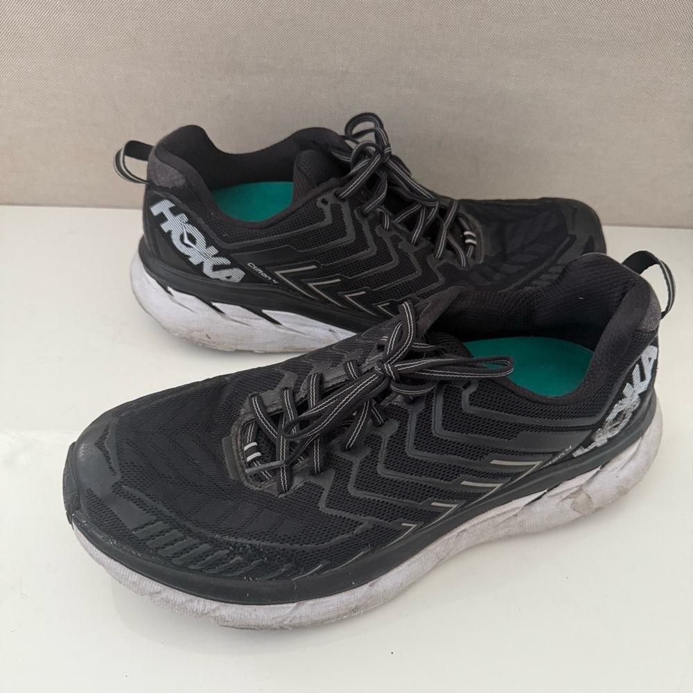 Men's Hoka One Clifton Black Running Sneakers size US9